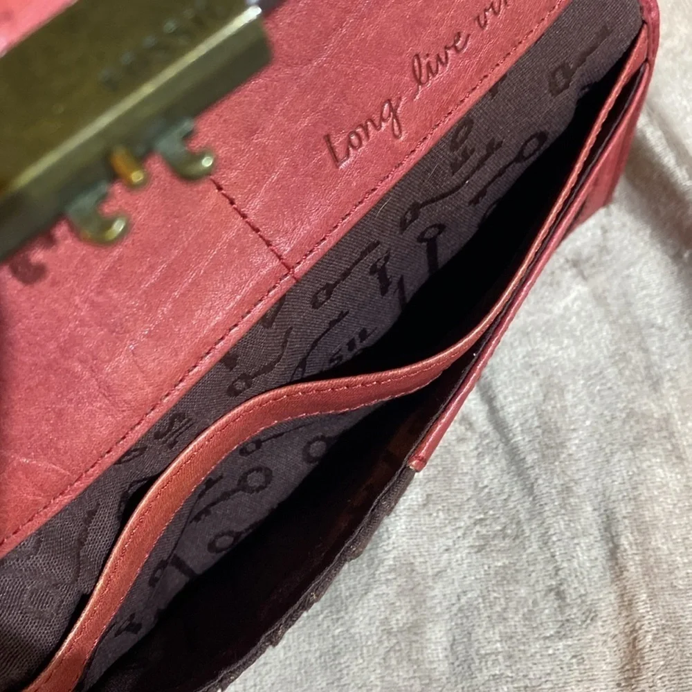 Fossil Red Leather trifold wallet with Vintage Charm